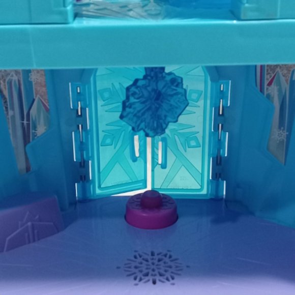 Fisher Price Little People Disney Frozen Elsa's Castle Lot - Picture 7 of 10
